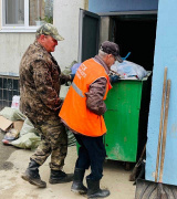 Субботник на придомовой территории по ул. Днепропетровская, д. 14