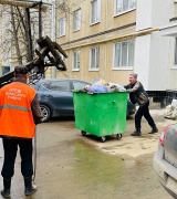 Субботник на придомовой территории по ул. Днепропетровская, д. 14