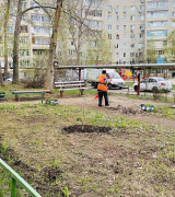 Субботник на придомовой территории по ул. Днепропетровская, д. 14