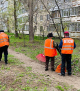 Субботник на придомовой территории по ул. Днепропетровская, д. 14