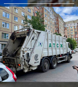 На домах АТСЖ в пос. Солнечный новый мусоровоз